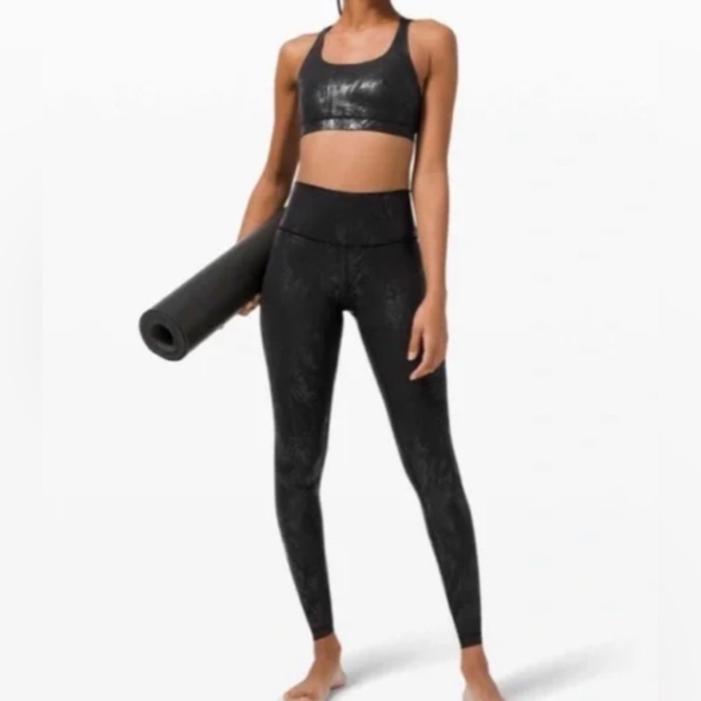 Lululemon Wunder Under Shine ✨ Special Edition ✨embossed size 6 - Picture 3 of 6